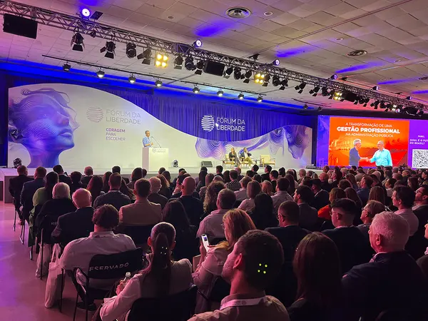 Governador apresenta balanço de investimentos privados e ações de educação no Fórum da Liberdade, em Porto Alegre (RS)