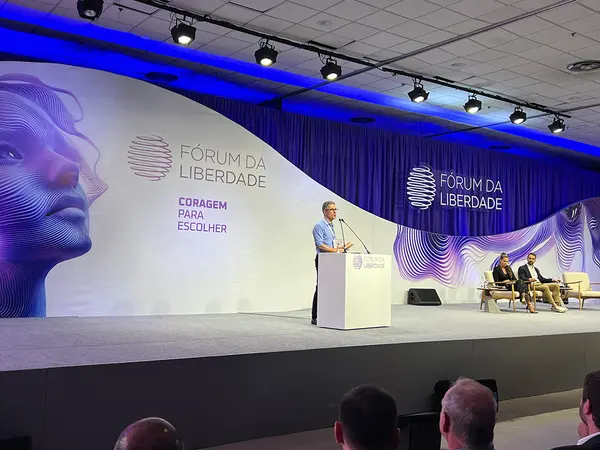Governador apresenta balanço de investimentos privados e ações de educação no Fórum da Liberdade, em Porto Alegre (RS)