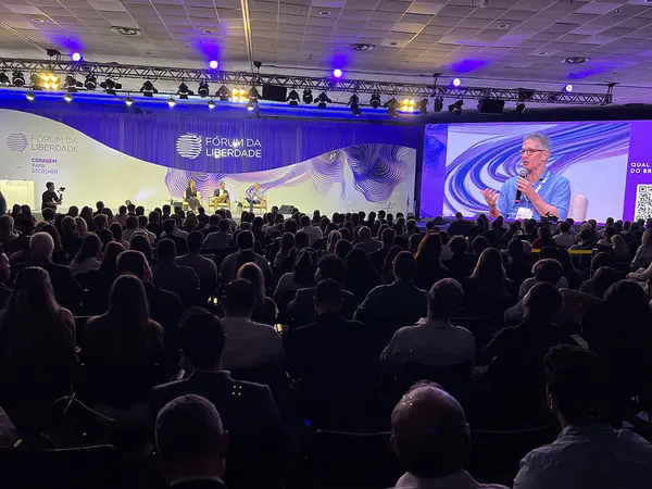 Governador apresenta balanço de investimentos privados e ações de educação no Fórum da Liberdade, em Porto Alegre (RS)