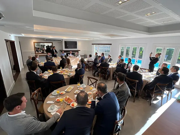 Governador apresenta balanço de investimentos privados e ações de educação no Fórum da Liberdade, em Porto Alegre (RS)