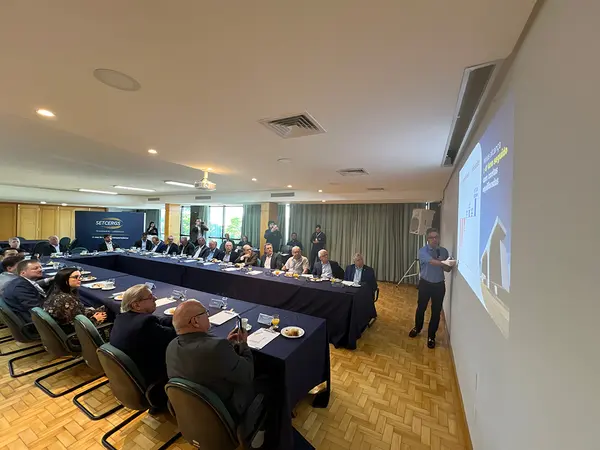 Governador apresenta balanço de investimentos privados e ações de educação no Fórum da Liberdade, em Porto Alegre (RS)