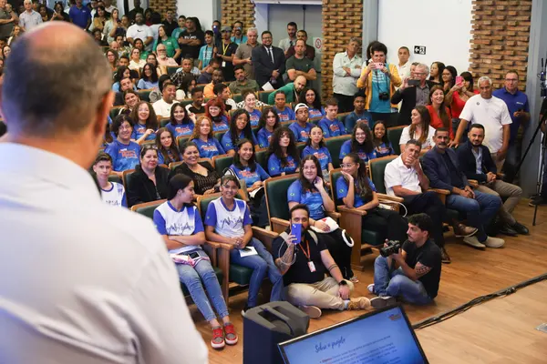 Governo de Minas amplia Passaporte Mineiro do Conhecimento para todas as 794 escolas de Ensino Médio em Tempo Integral do estado