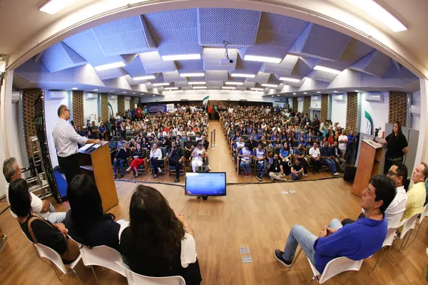 Governo de Minas amplia Passaporte Mineiro do Conhecimento para todas as 794 escolas de Ensino Médio em Tempo Integral do estado