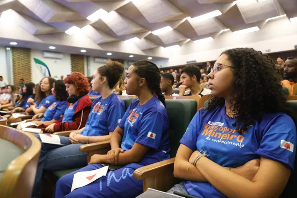 Governo de Minas amplia Passaporte Mineiro do Conhecimento para todas as 794 escolas de Ensino Médio em Tempo Integral do estado