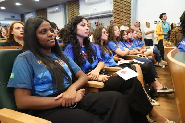 Governo de Minas amplia Passaporte Mineiro do Conhecimento para todas as 794 escolas de Ensino Médio em Tempo Integral do estado