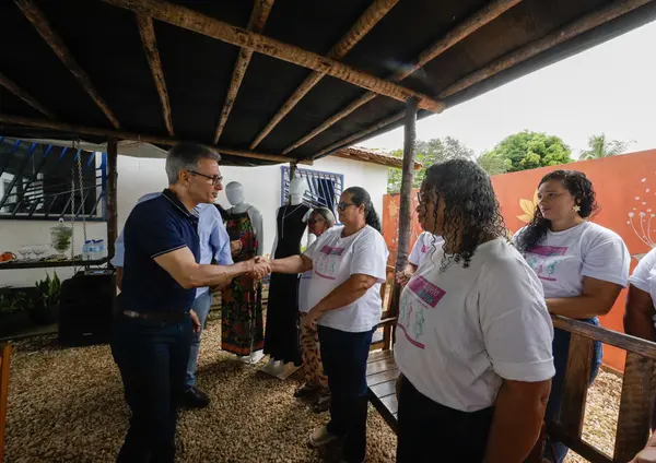 Governador se reúne com mulheres atendidas pelo Trajeto Moda e palestra sobre empreendedorismo para alunos do ensino médio