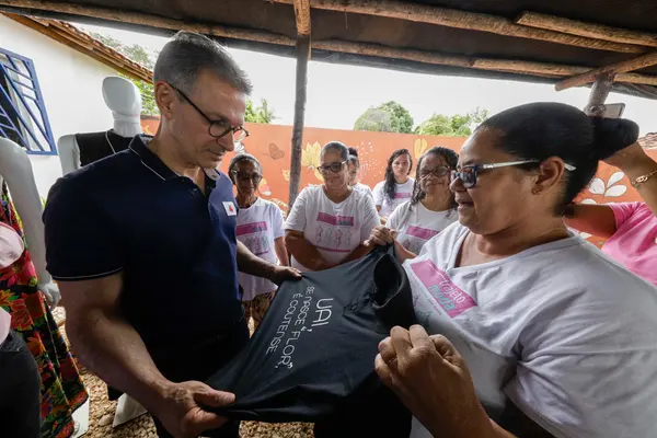 Governador se reúne com mulheres atendidas pelo Trajeto Moda e palestra sobre empreendedorismo para alunos do ensino médio