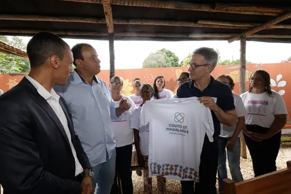 Governador se reúne com mulheres atendidas pelo Trajeto Moda e palestra sobre empreendedorismo para alunos do ensino médio