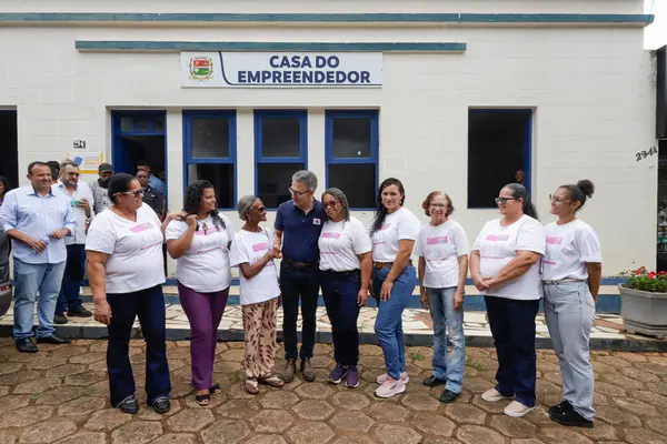 Governador se reúne com mulheres atendidas pelo Trajeto Moda e palestra sobre empreendedorismo para alunos do ensino médio