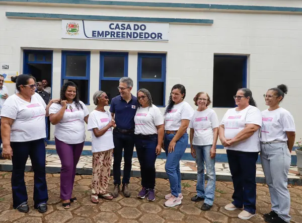 Governador se reúne com mulheres atendidas pelo Trajeto Moda e palestra sobre empreendedorismo para alunos do ensino médio