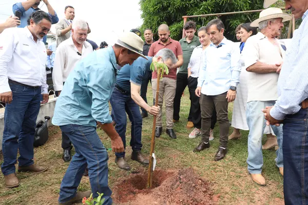 Governador vistoria alça viária em Bom Jesus da Penha e escola revitalizada em Jacuí