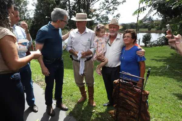 Governador vistoria alça viária em Bom Jesus da Penha e escola revitalizada em Jacuí
