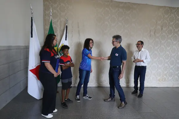 Governador vistoria alça viária em Bom Jesus da Penha e escola revitalizada em Jacuí