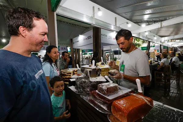 Governador participa da abertura da 90ª edição da tradicional ExpoZebu, em Uberaba