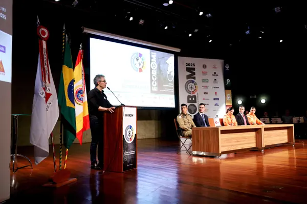 Governo de Minas abre evento em que bombeiros de todo o Brasil debatem extremos climáticos
