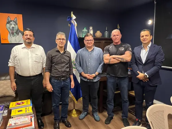 Em primeiro dia da missão em El Salvador, governador de Minas conhece Assembleia Legislativa nacional e comunidades