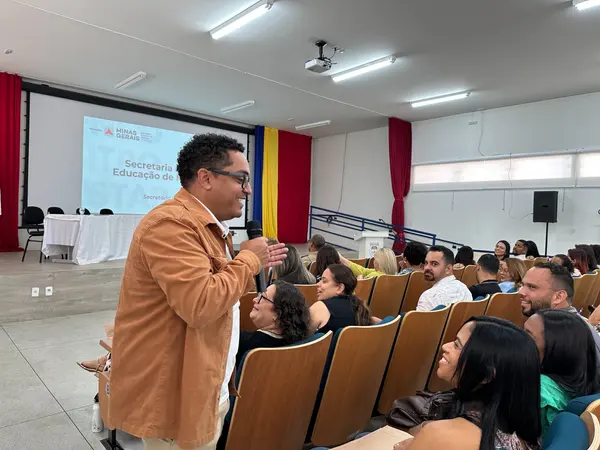 Encontro com gestores escolares da SRE Teófilo Otoni.