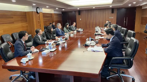 Governo de Minas trabalha por reabertura do mercado chinês para frango brasileiro após caso de gripe aviária