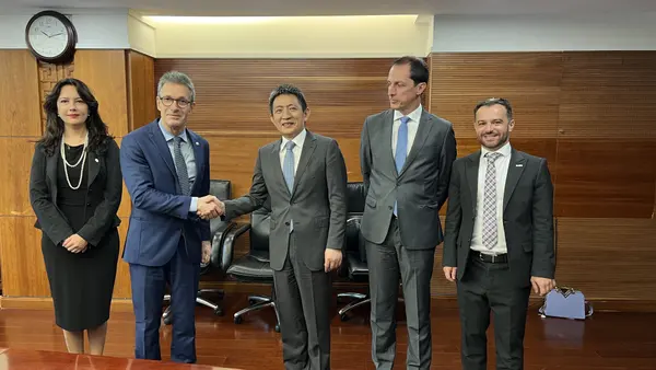 Governo de Minas trabalha por reabertura do mercado chinês para frango brasileiro após caso de gripe aviária