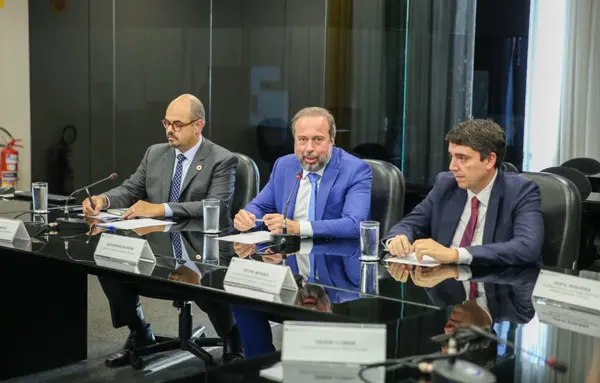 Em Brasília, Governo de Minas discute implantação de gasoduto no Sul do estado