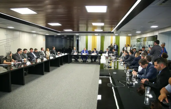 Em Brasília, Governo de Minas discute implantação de gasoduto no Sul do estado