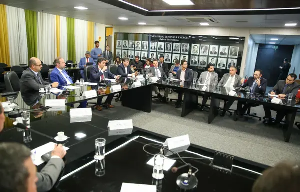 Em Brasília, Governo de Minas discute implantação de gasoduto no Sul do estado