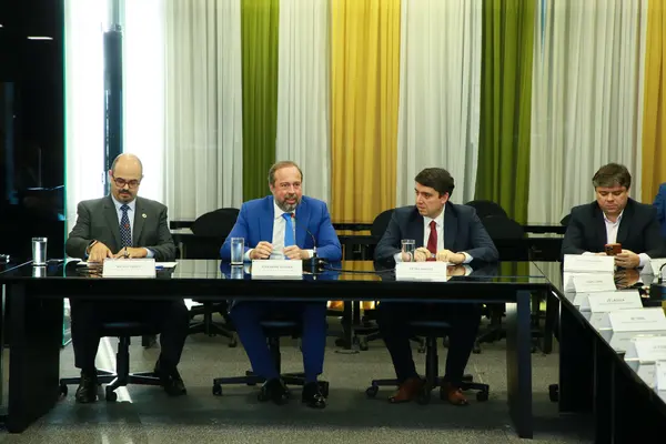 Em Brasília, Governo de Minas discute implantação de gasoduto no Sul do estado