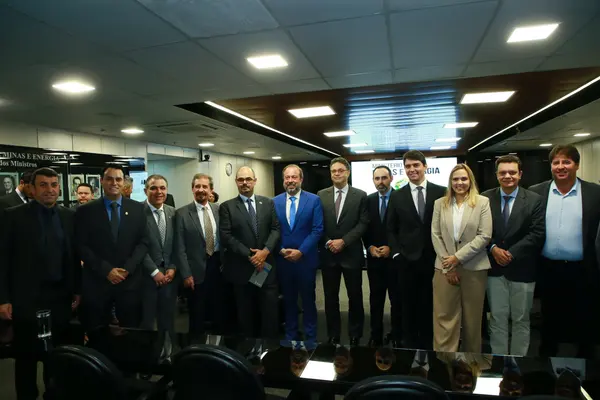 Em Brasília, Governo de Minas discute implantação de gasoduto no Sul do estado