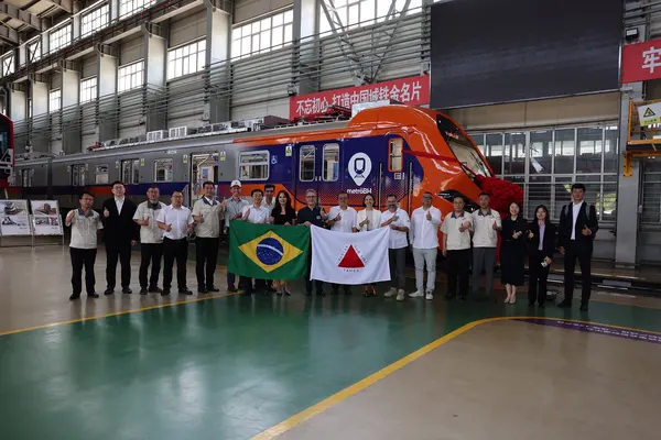 Na China, Governo de Minas conhece fábrica dos novos trens do Metrô da RMBH