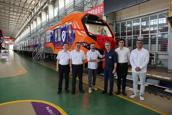 Na China, Governo de Minas conhece fábrica dos novos trens do Metrô da RMBH