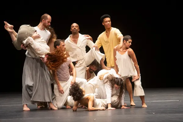 Balé e funk se encontram no palco em intercâmbio inédito entre Cia de Dança do Palácio das Artes e coletivo Lá da Favelinha