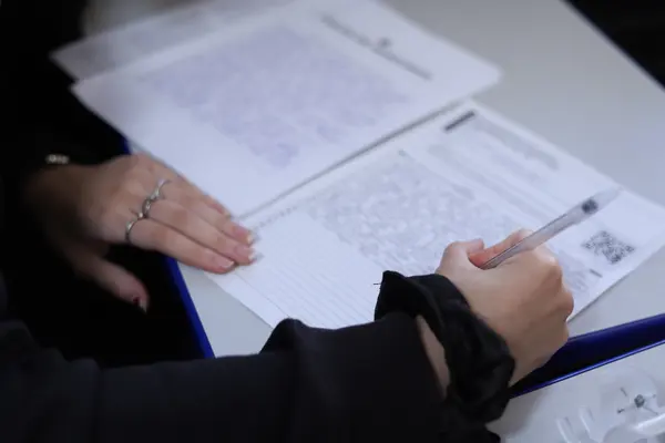 Teste de redação na Escola Estadual Professora Maria Amélia Guimarães, em Belo Horizonte