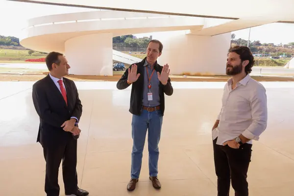 Governador em exercício participa do lançamento da cartilha sobre Fóruns Digitais