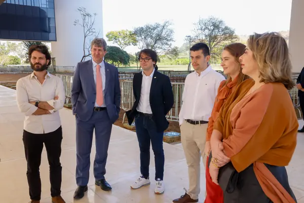 Governador em exercício participa do lançamento da cartilha sobre Fóruns Digitais