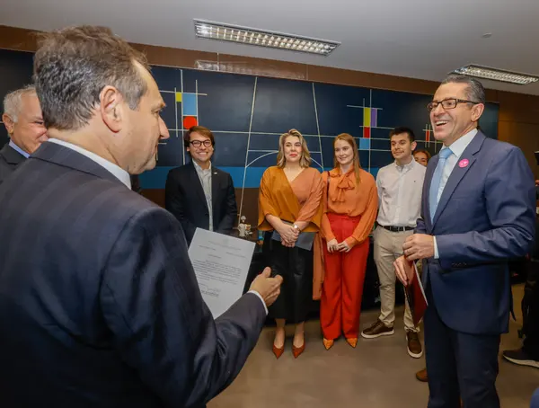 Governador em exercício participa do lançamento da cartilha sobre Fóruns Digitais