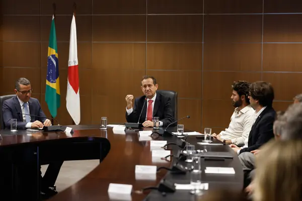 Governador em exercício participa do lançamento da cartilha sobre Fóruns Digitais