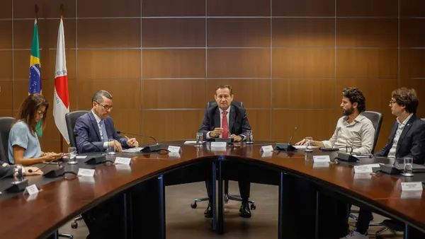 Governador em exercício participa do lançamento da cartilha sobre Fóruns Digitais