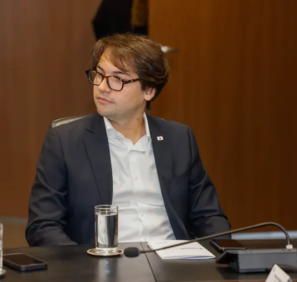 Governador em exercício participa do lançamento da cartilha sobre Fóruns Digitais