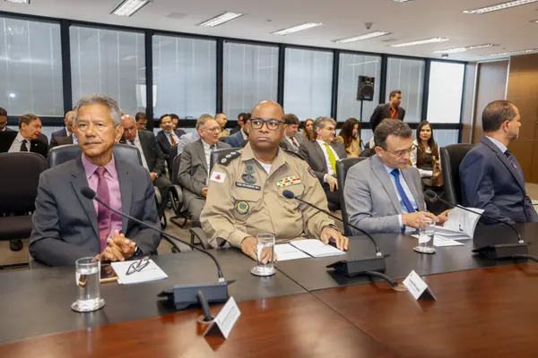 Governador em exercício participa do lançamento da cartilha sobre Fóruns Digitais