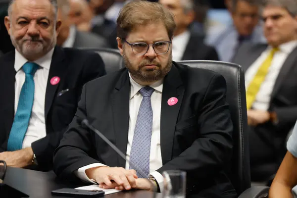 Governador em exercício participa do lançamento da cartilha sobre Fóruns Digitais