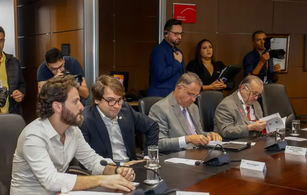 Governador em exercício participa do lançamento da cartilha sobre Fóruns Digitais