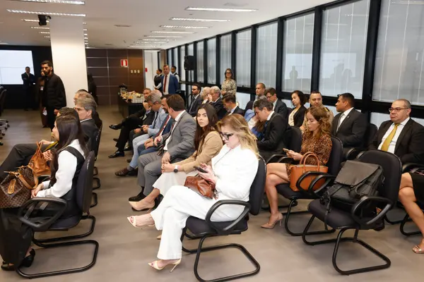 Governador em exercício participa do lançamento da cartilha sobre Fóruns Digitais