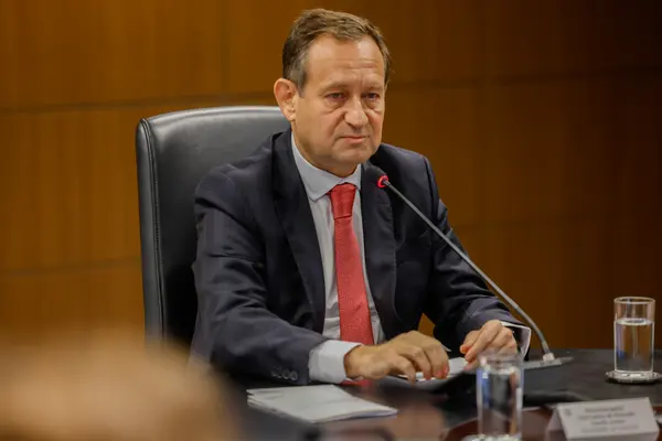 Governador em exercício participa do lançamento da cartilha sobre Fóruns Digitais