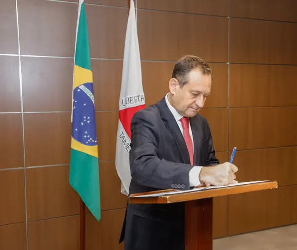 Governador em exercício participa do lançamento da cartilha sobre Fóruns Digitais