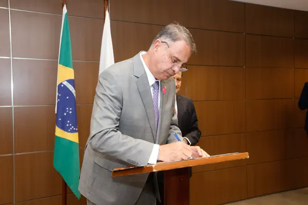 Governador em exercício participa do lançamento da cartilha sobre Fóruns Digitais