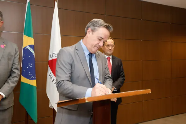 Governador em exercício participa do lançamento da cartilha sobre Fóruns Digitais