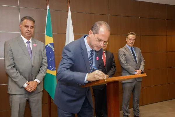 Governador em exercício participa do lançamento da cartilha sobre Fóruns Digitais