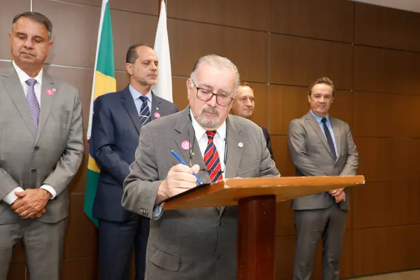 Governador em exercício participa do lançamento da cartilha sobre Fóruns Digitais