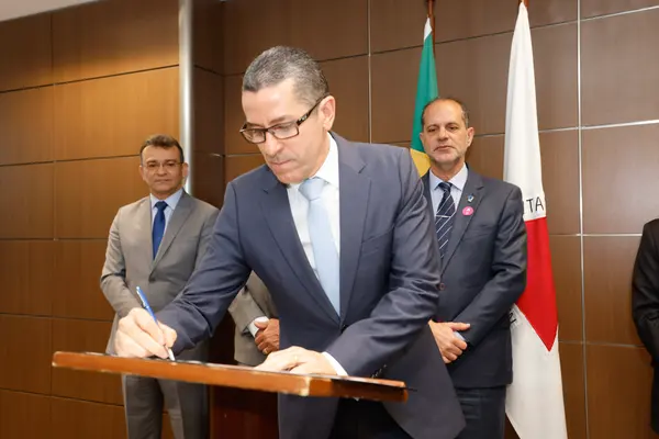 Governador em exercício participa do lançamento da cartilha sobre Fóruns Digitais