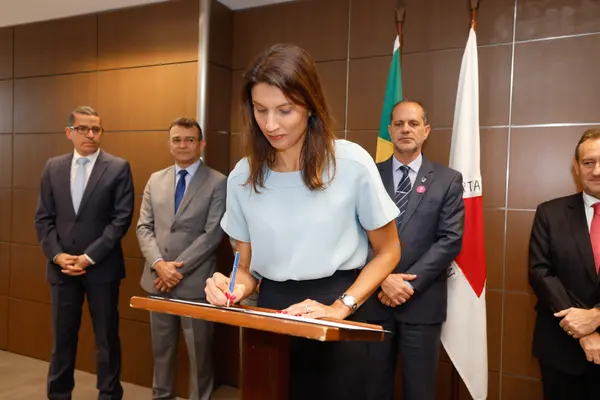 Governador em exercício participa do lançamento da cartilha sobre Fóruns Digitais